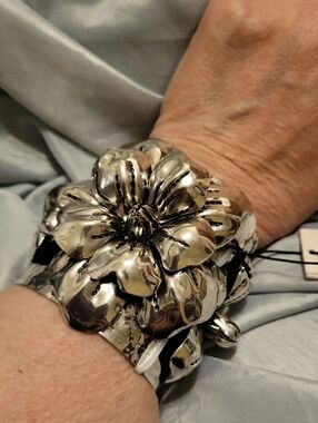 Piper K Silver Floral Sculpted Cuff Bracelet  BNWT Ti